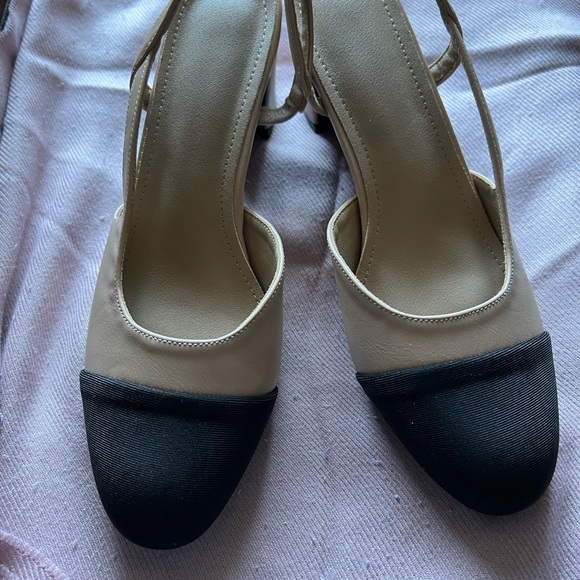 Designer style sling backs. Cream and black. 8.5. - Picture 4 of 5